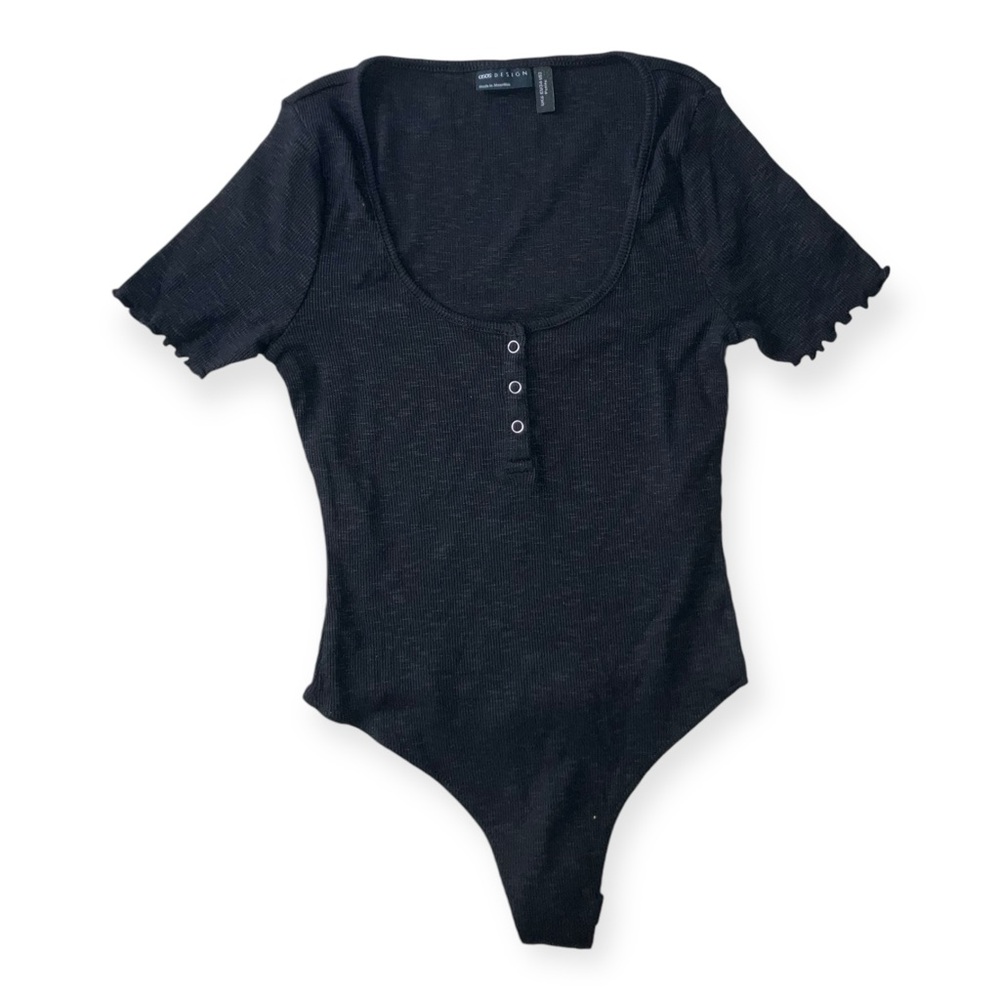 ASOS DESIGN Womens petites short sleeve snaps front bodysuit in black - Picture 3 of 7